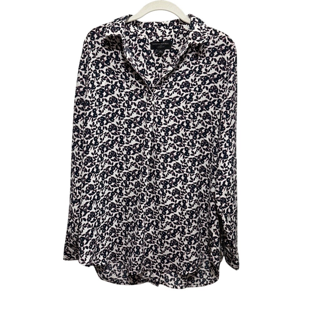 Banana‎ Republic Navy Pink Floral Blouse M Boyfriend Fit Back Button Down Top